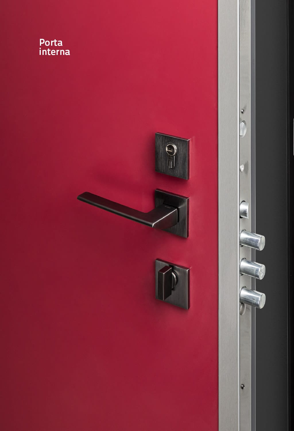 Alternative square components on the internal side of an armored door