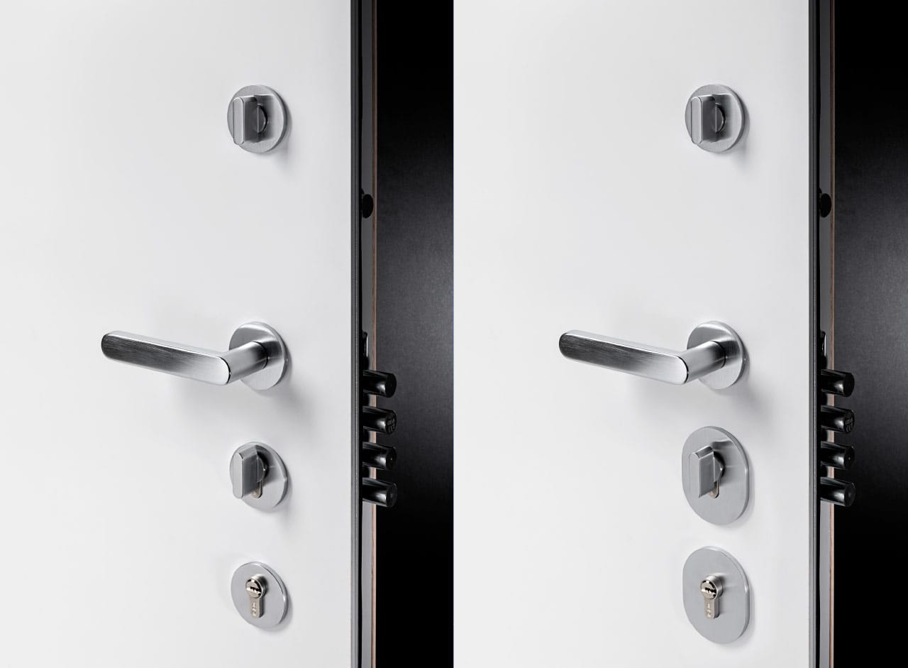 Internal armored door with square components